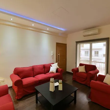 Cozy For 6 لارنكا